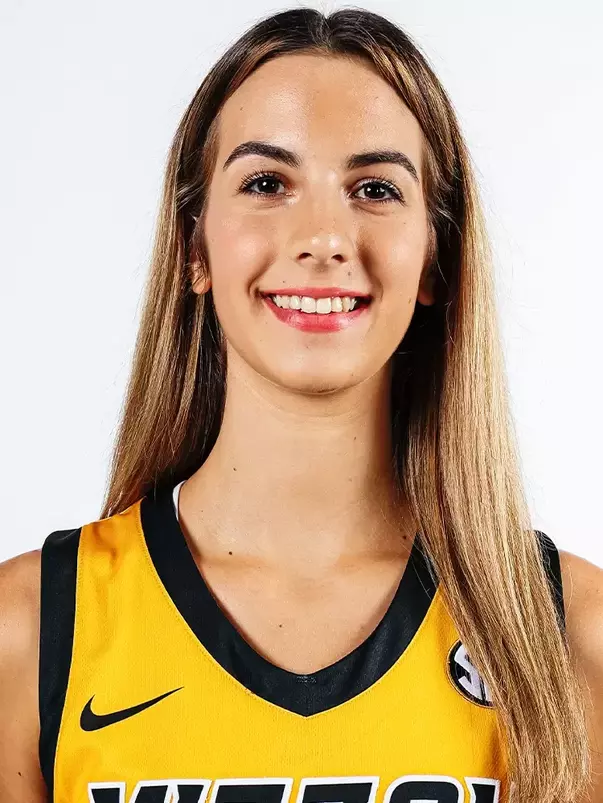 Reka Toman 2025-26 Headshot