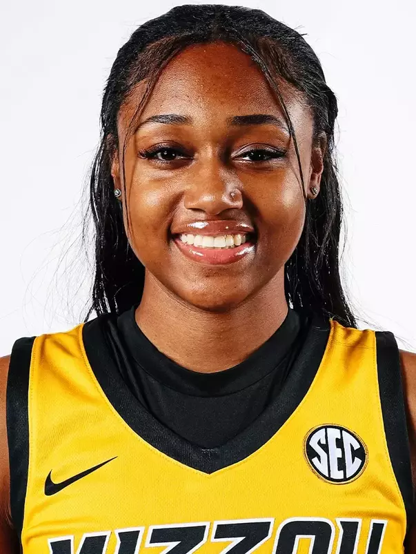 Shannon Dowell 2025-26 Headshot