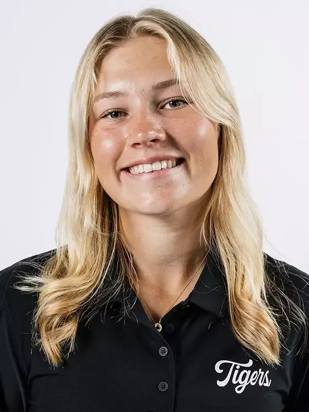 Ebba Liljeberg 2025-26 Headshot