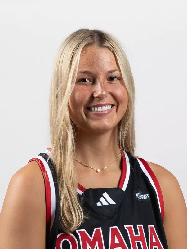 Ali Stephens Headshot