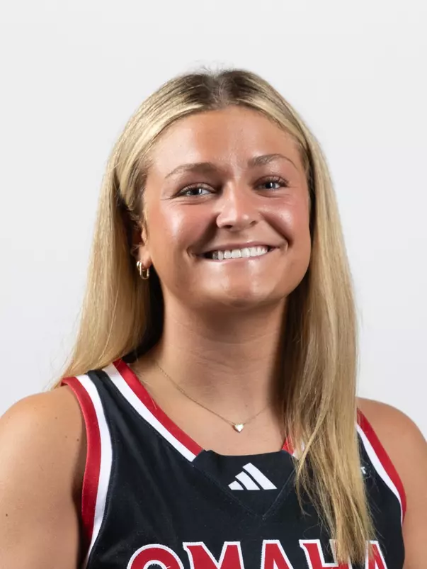 Cora Olsen Headshot