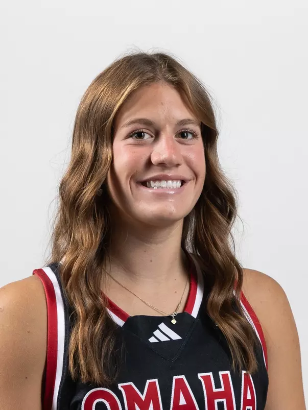 Halle Dolliver Headshot