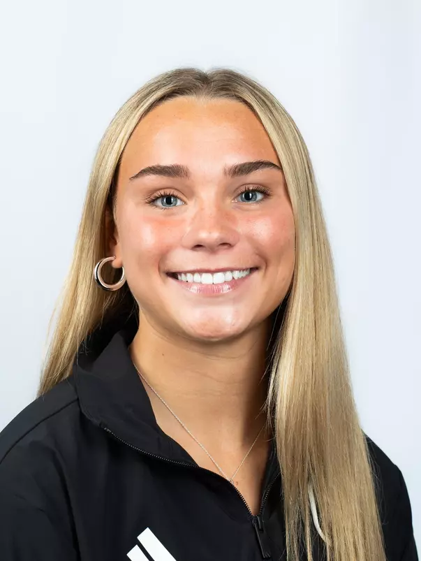 Abby Cave Headshot
