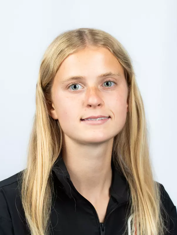 Emmy Wieczorek Headshot
