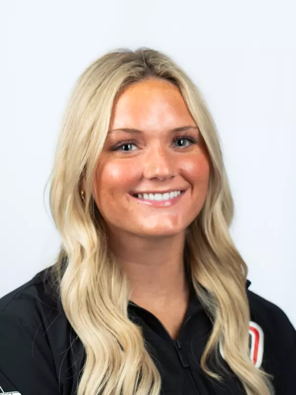 Izzy Thompson Headshot