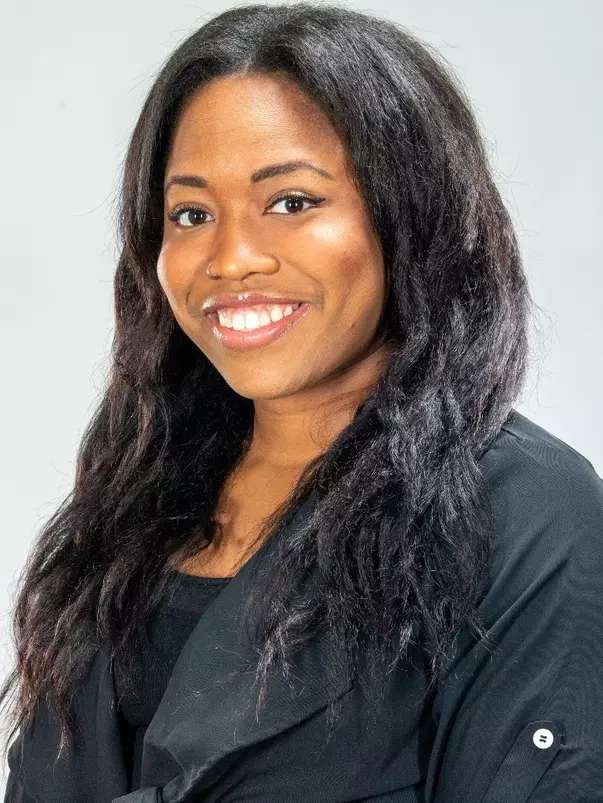 Chels Headshot