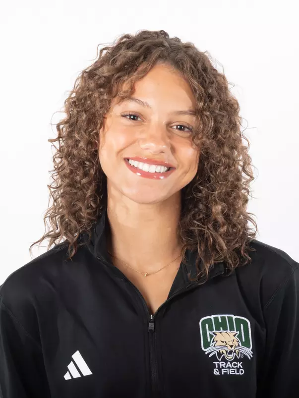 Sophie Besett Headshot