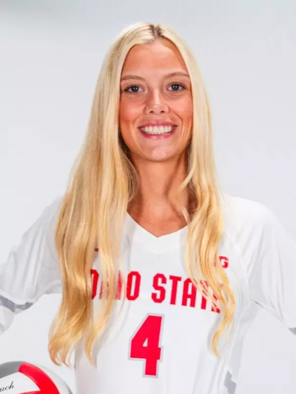 Kamiah Gibson Headshot White Backdrop