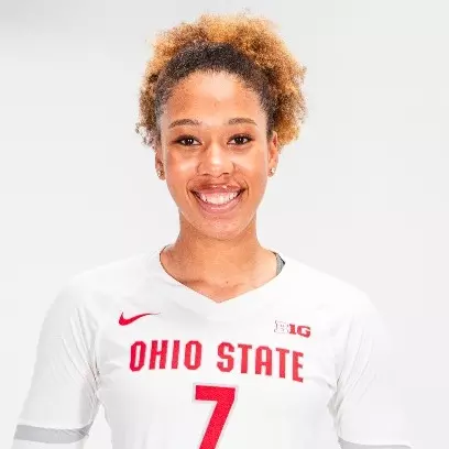 Chelsea Thorpe Headshot White Backdrop