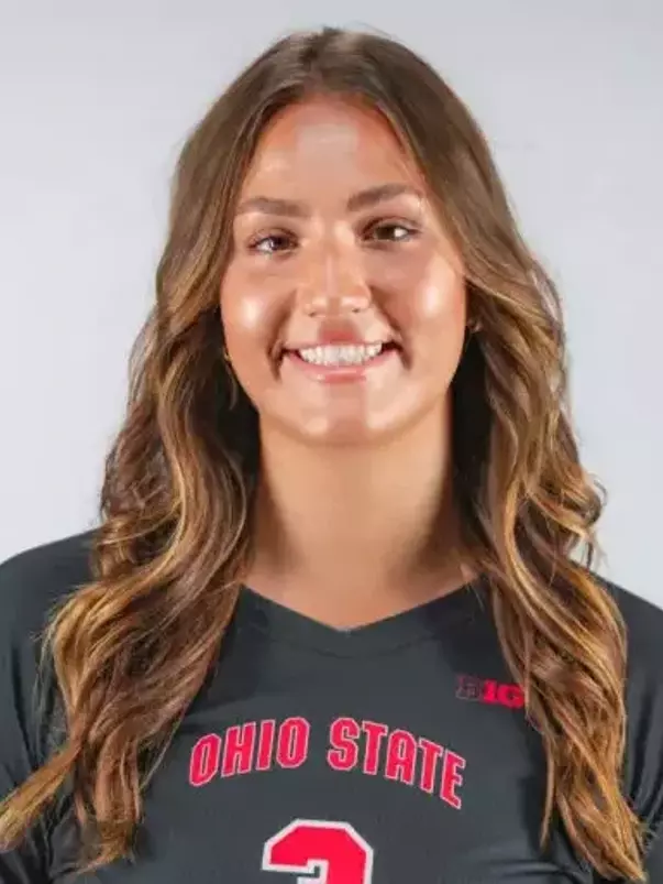 Ella Wrobel Headshot 2024