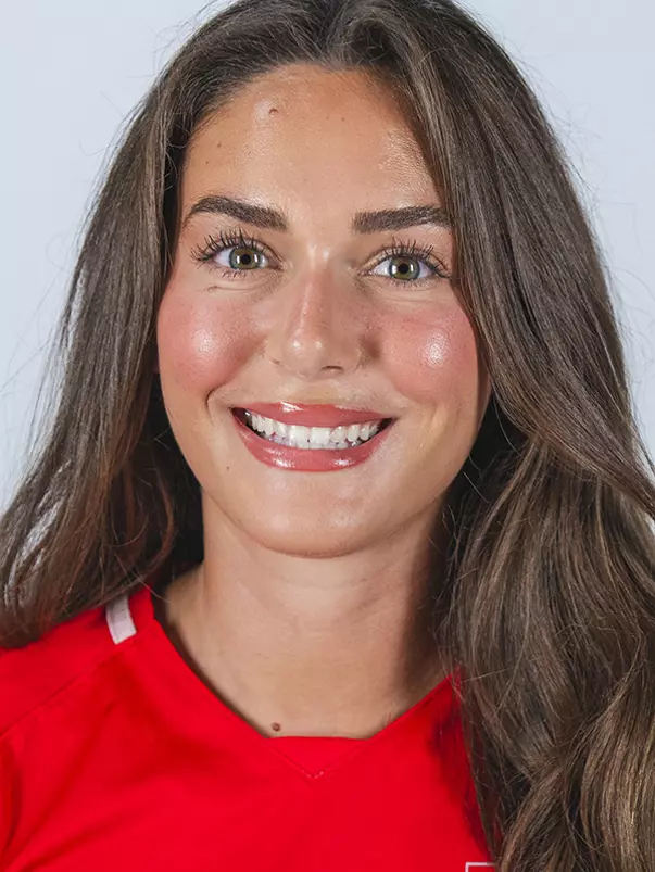 Ella Giannola Headshot