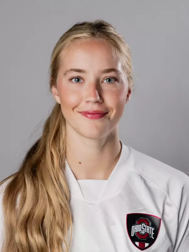 Lizzie Rozmajzl Headshot