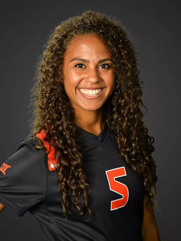 Natalie Calhoun 2015 headshot