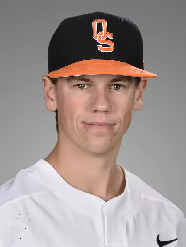 Hewitt headshot 2020