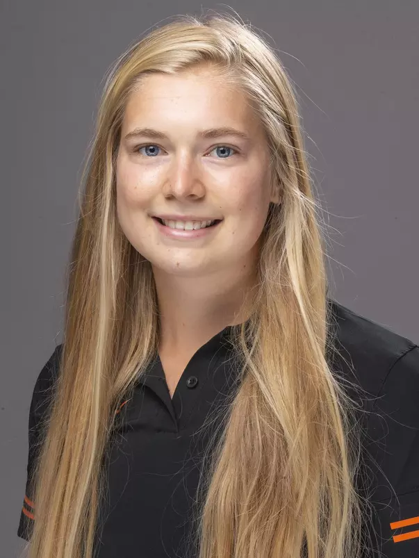 Molly Born 2020 Headshot