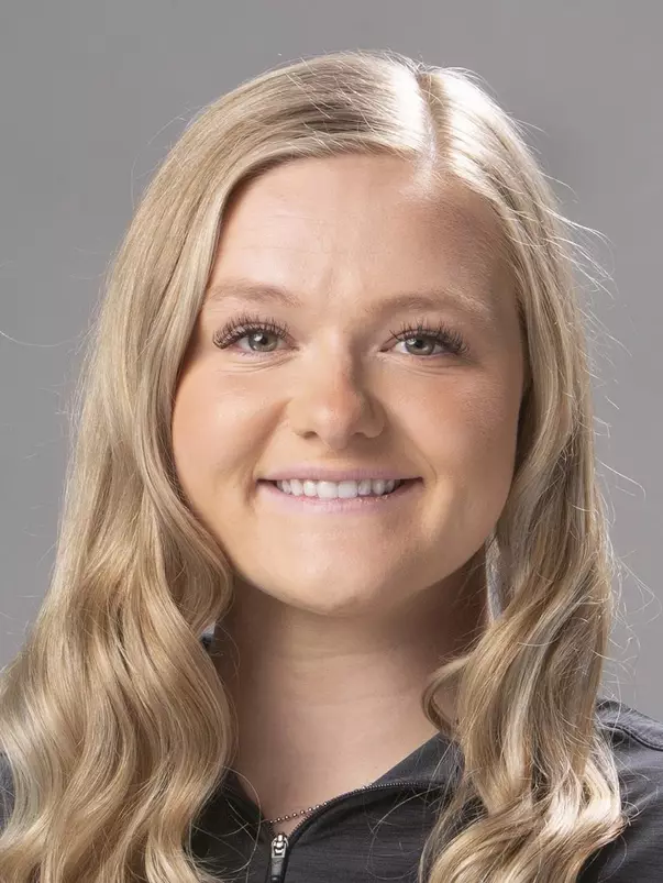 Julia Cottrill 2022 Headshot