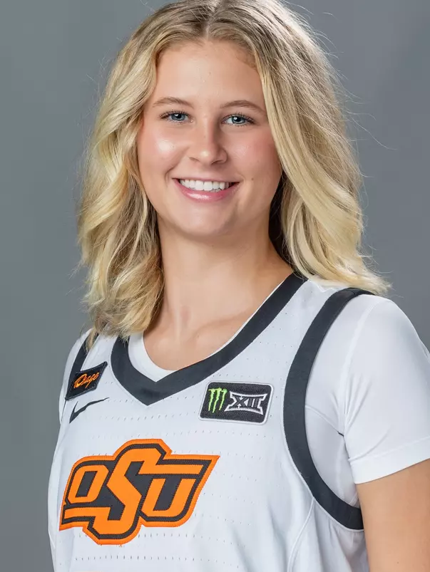 Zoe Canfield Headshot 2026