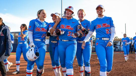 Image related to Softball Hosts Auburn for Senior Weekend