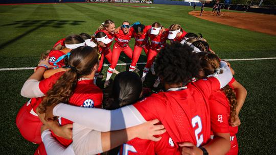 Image related to Softball Falls to Auburn in Extra Innings