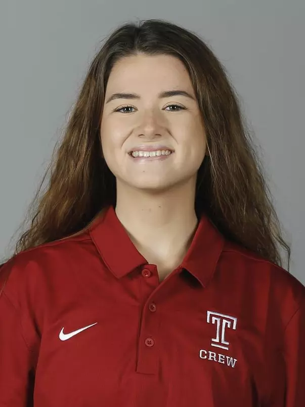 Julia Stoltzfus Headshot