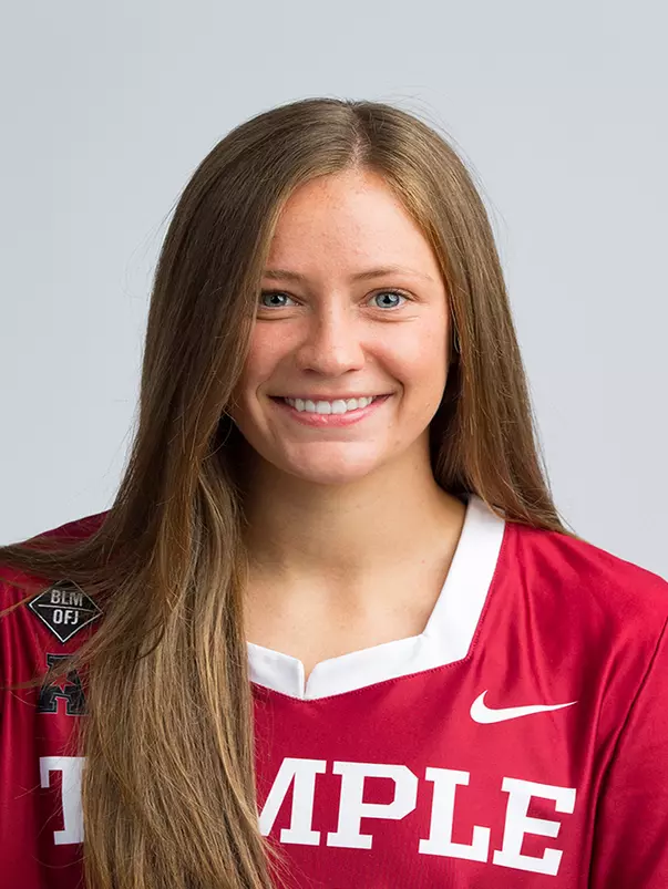 Julie Schickling Headshot