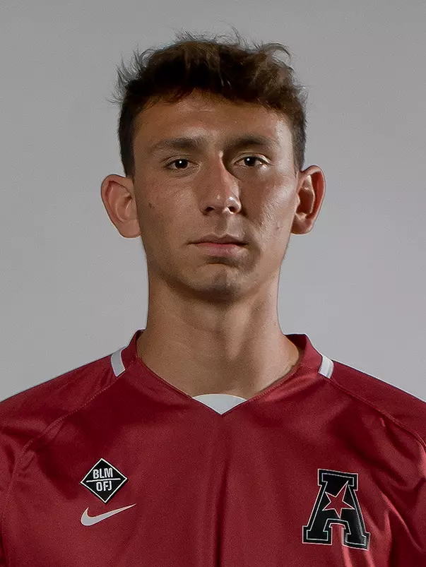 Santiago Majewski Headshot