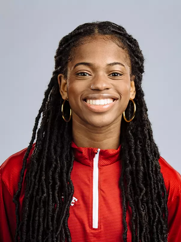 Chelby Elam Headshot