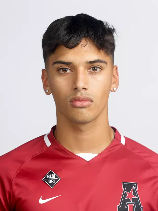 Daniel Moya Headshot