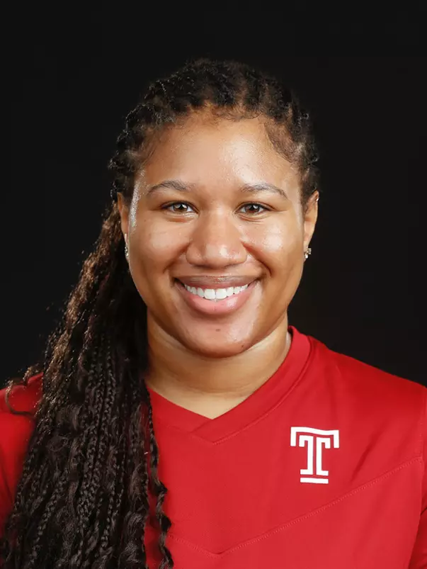 Shelby Bailey-Smiley Headshot