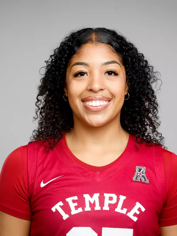 Denise Solis Headshot