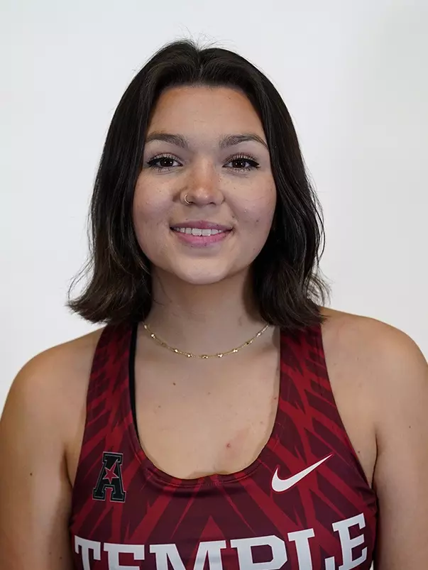 Zoe Carlson headshot