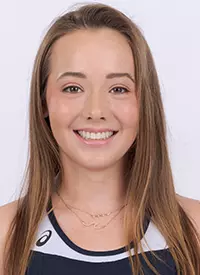 Elle Shrader headshot