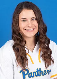 Abby Edwards Headshot