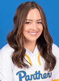 Hannah Bach Headshot