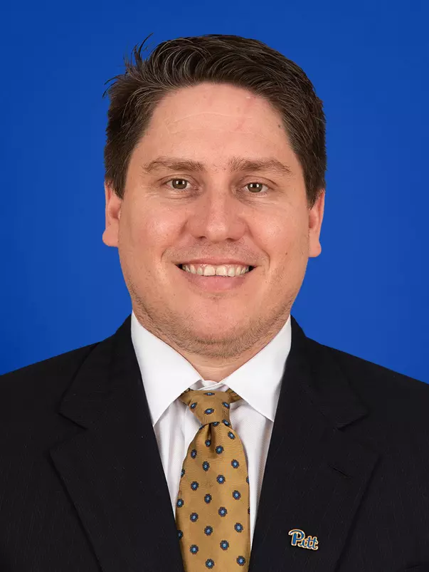 Headshot of Ramon Kikè Negron