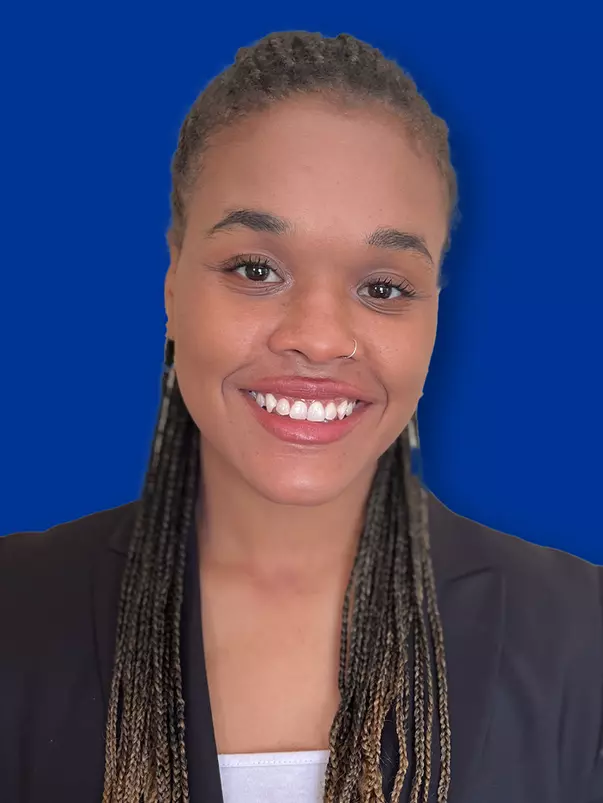 Headshot of Alina Cartwright