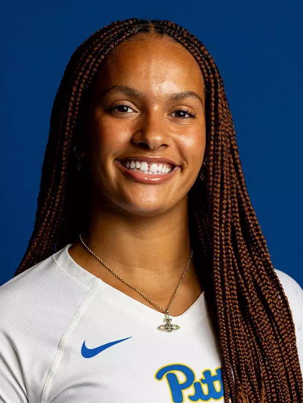 headshotofoliviababcockinpittuniform