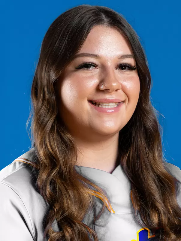 Headshot of Danni Farris