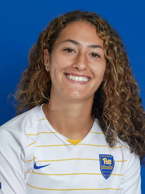 Headshot of Chloe Minas