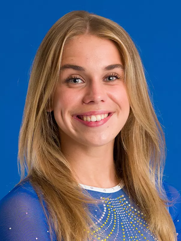 Headshot of Hallie Copperwheat