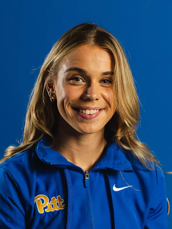 Hallie Copperwheat Headshot