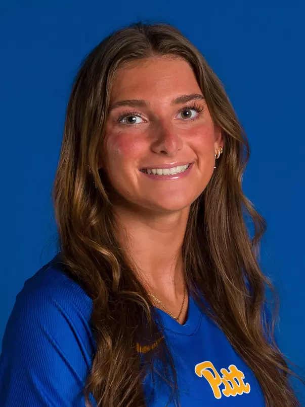 Izzy Masten Headshot