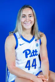 Macie Arzner Headshot