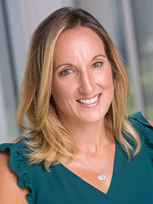 Julie Amato headshot