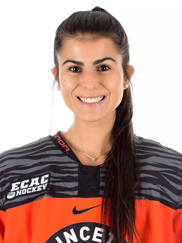 Daniella Calabrese headshot