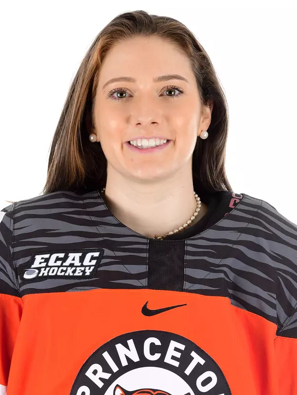 Maggie Connors headshot