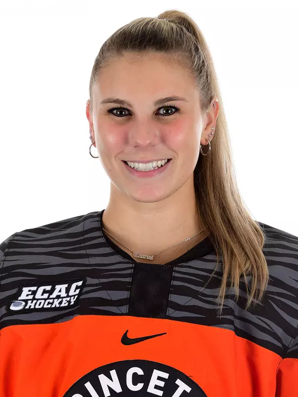 Chloe Harvey headshot