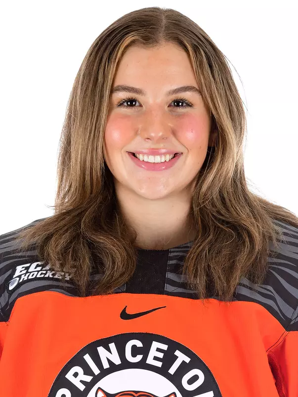 Stef Wallace headshot