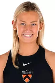 Emme Leonard headshot