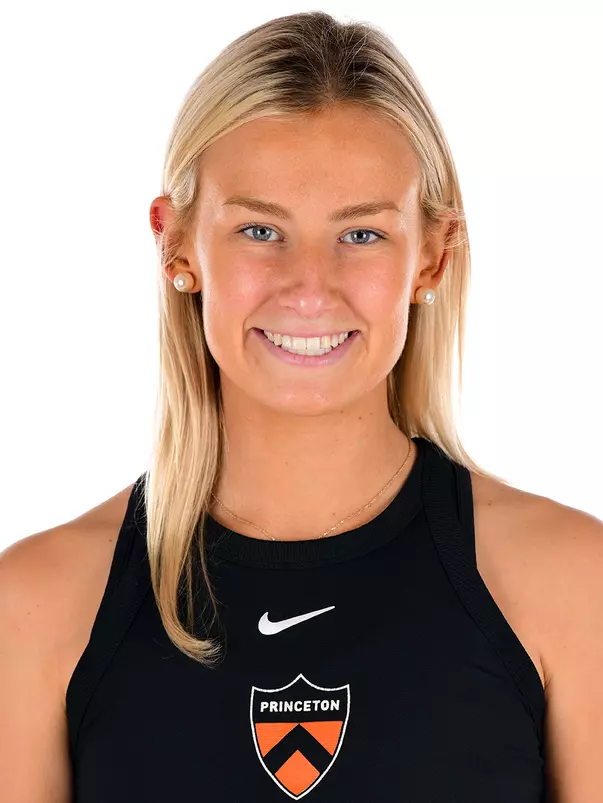 Emme Leonard headshot